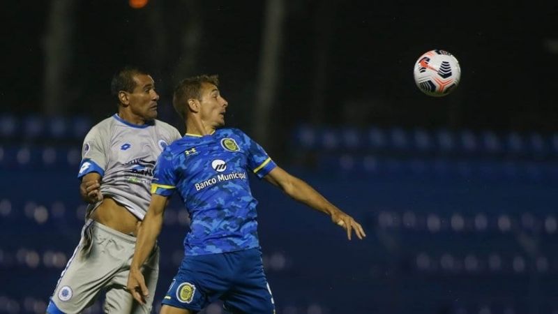 Traspié de Rosario Central en su visita a 12 de Octubre