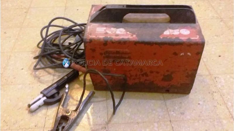 Atrapados por policías con un celular y una soldadora robados