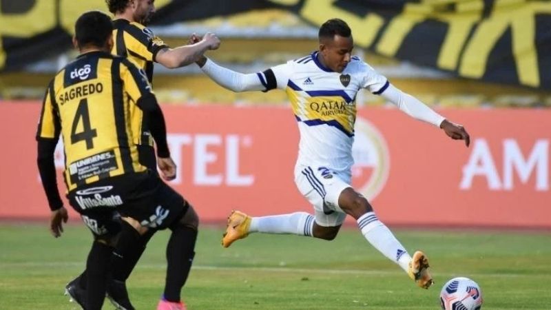 Boca debutó con victoria ante The Strongest, en la altura
