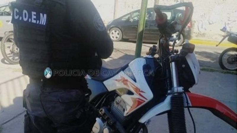 En controles, retienen motos robadas