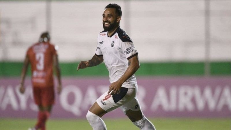 Igualdad de Racing con Rentistas y triunfo de Independiente