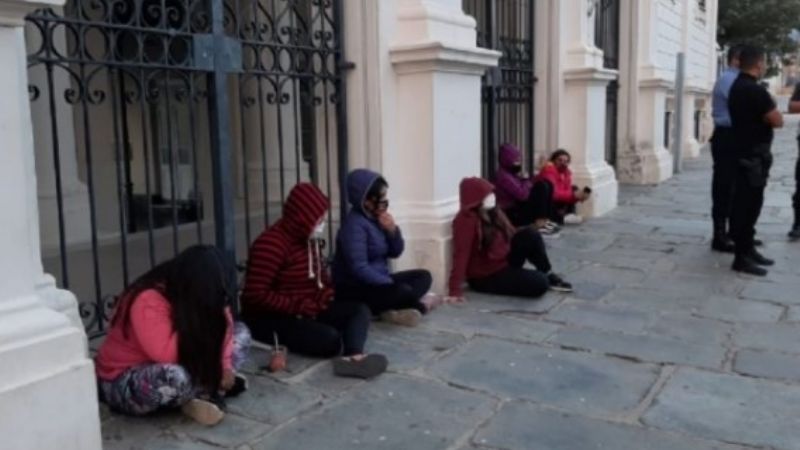 Piquete de mujeres que quieren trabajo