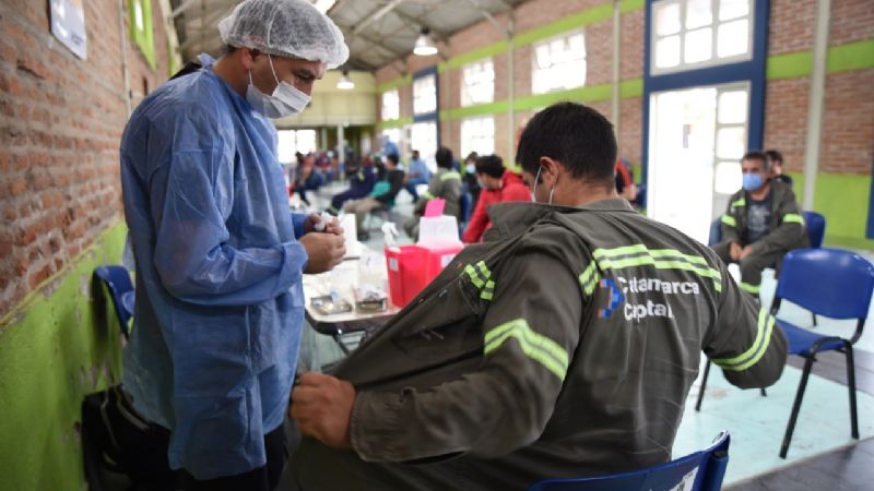 Capital, primer municipio del país que vacuna a sus trabajadores estratégicos