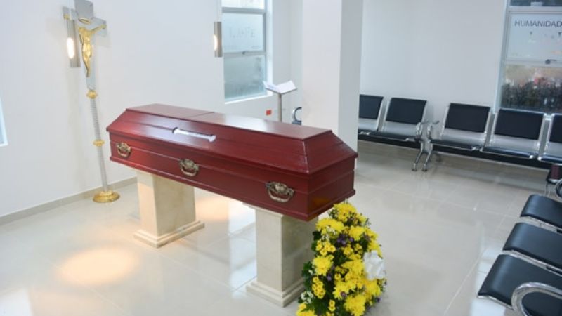 Empleados de funerarias amenazan con un paro en todo el país