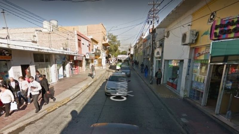 Llegaron a un local del centro y golpearon una mujer
