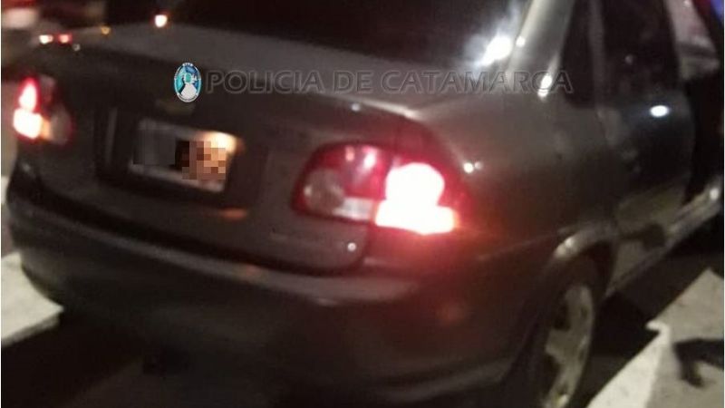 Conducía su auto alcoholizado y fuera de horario