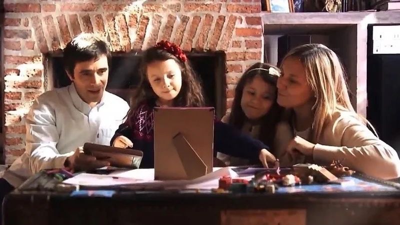 Familiar de catamarqueños en el spot de Abuelas