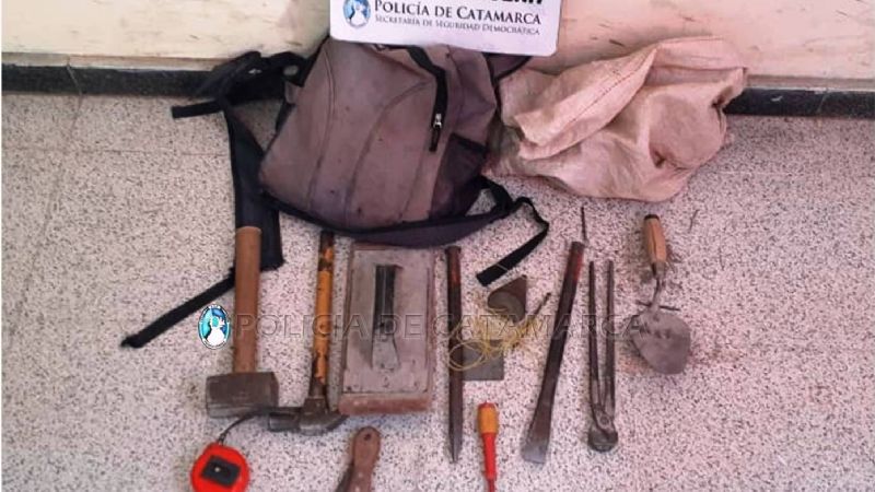 Aprehenden a dos jóvenes con varias herramientas robadas
