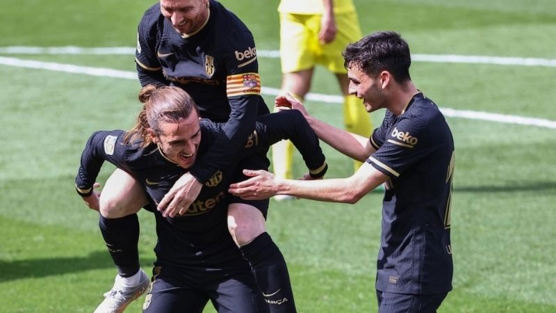 Barcelona acecha al Atlético Madrid, que hoy perdió