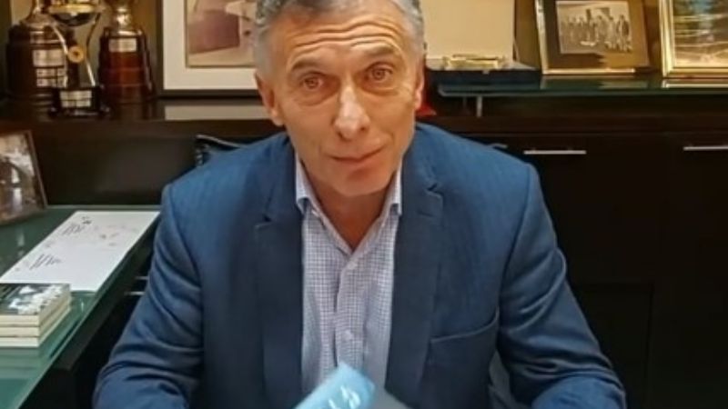 Ante las flojas ventas, Macri regala libros por Instagram