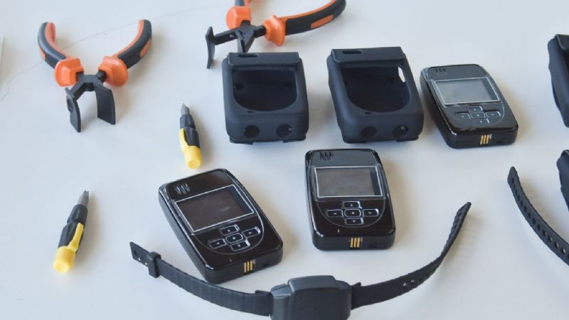 Presentaron las pulseras duales proteger a víctimas violencia de género