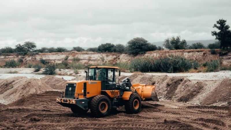 Tareas de encauzamiento del Río del Valle