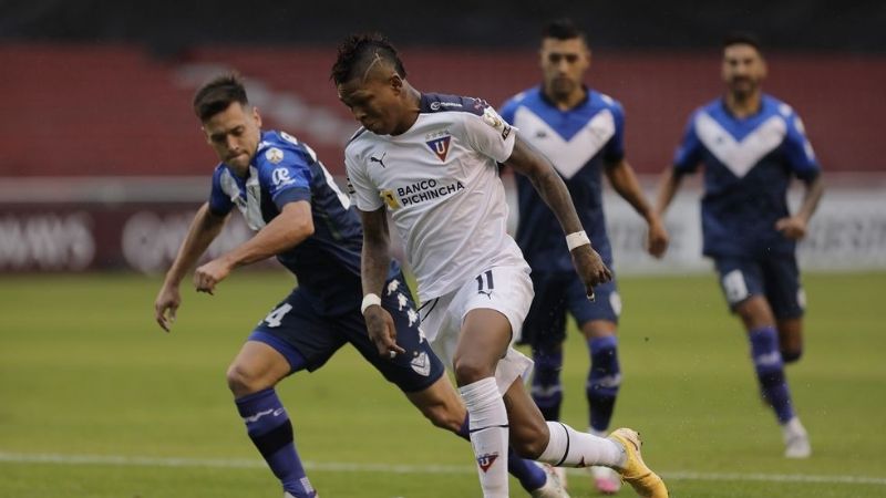 Vélez sumó una nueva derrota en Quito y se complica