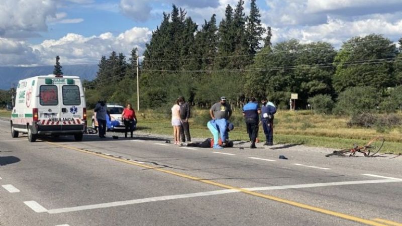 Murió un ciclista atropellado por el conductor de una moto