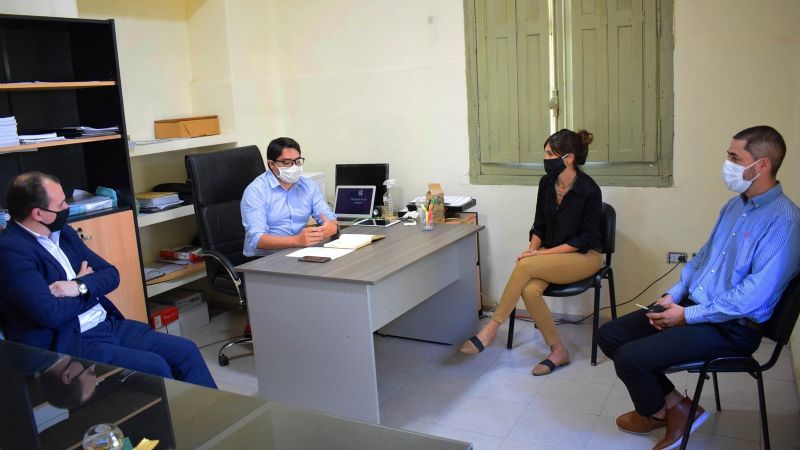 Educación coordina acciones con la empresa Livent