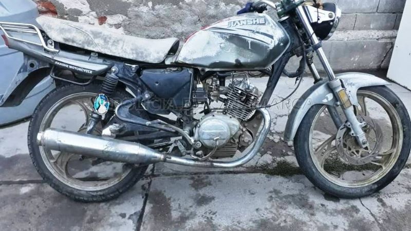 Secuestran una moto de dudosa procedencia abandonada en Pomán