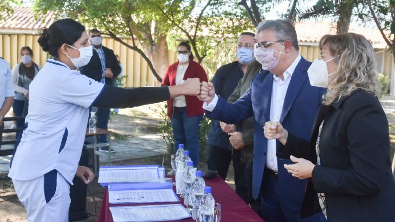 Un total de 22 becarios nacionales de Salud firmaron su contrato de trabajo