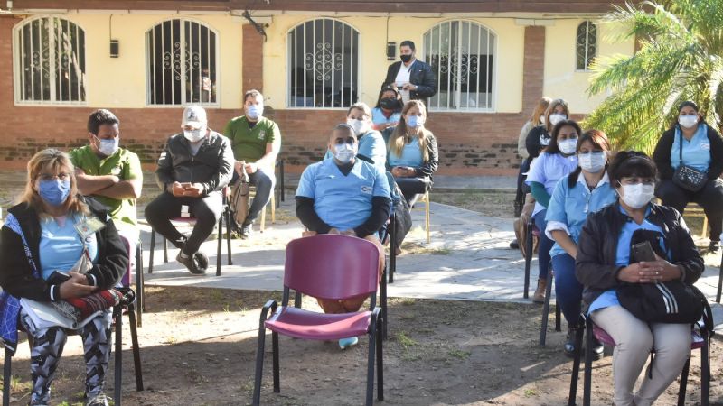 Un total de 22 becarios nacionales de Salud firmaron su contrato de trabajo