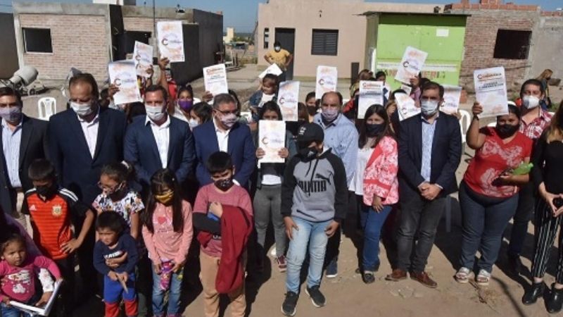 Jalil entregó vivienda en el Loteo Parque Sur