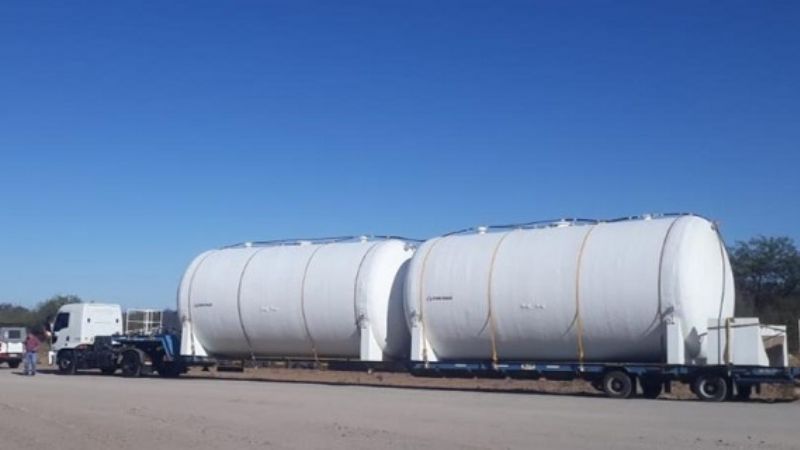 Trasladan cisternas de gran magnitud
