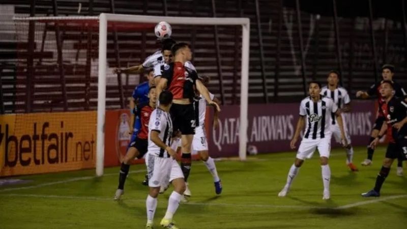 Newell’s perdió con Libertad y se complicó en la Sudamericana