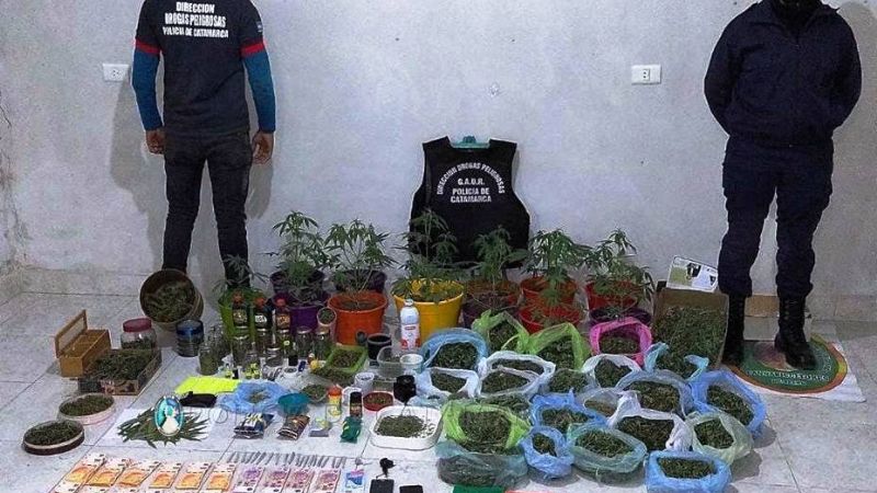 Detienen a una persona, secuestran un vehículo y droga en Belén