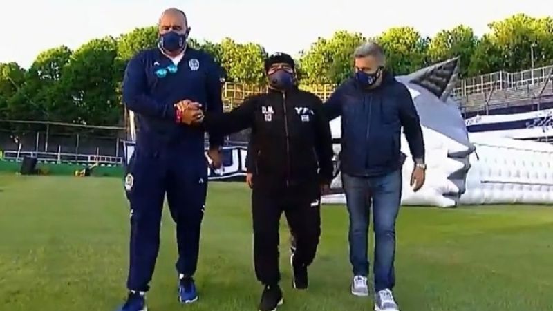 Un informe revela que Maradona fue "abandonado a su suerte"