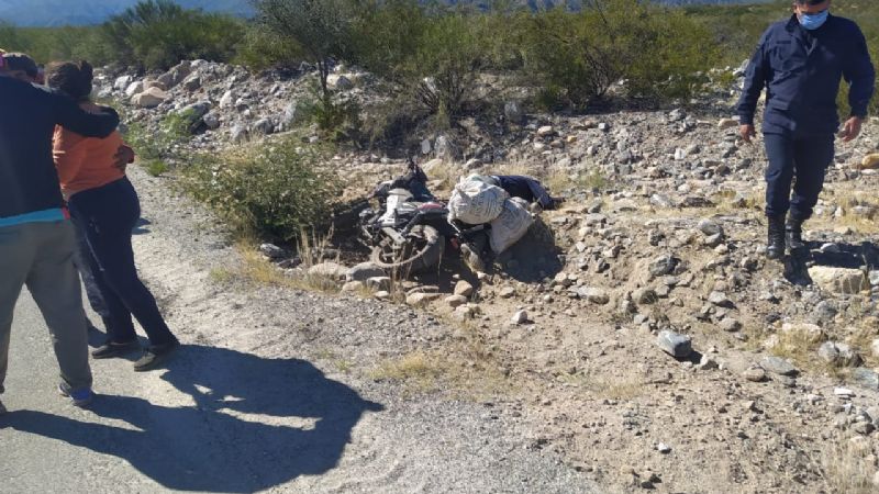Motociclista derrapó en una curva y murió