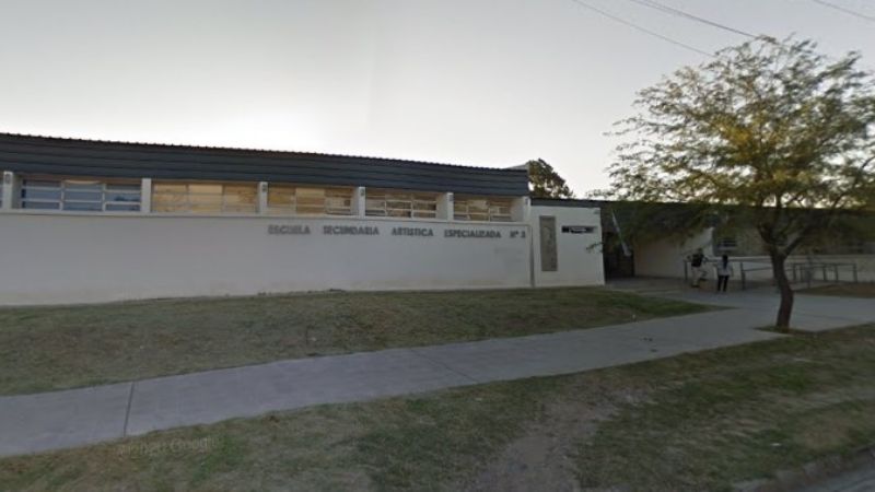 Retiran a sus hijos de una escuela por el caso positivo de una preceptora