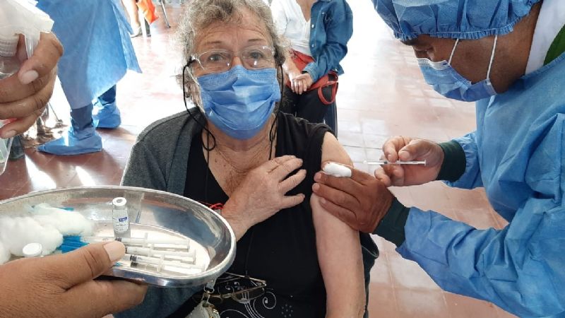 Continúa la vacunación para personas de 70 a 74