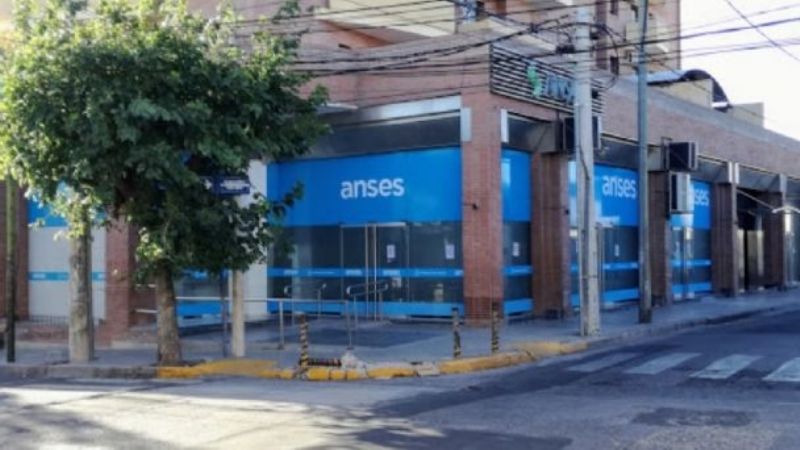 Trabajadores de ANSES piden vacunación prioritaria
