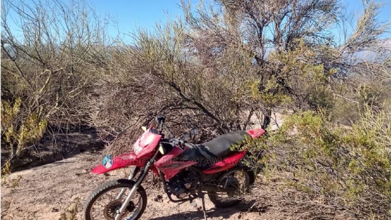 Arrestaron a dos jóvenes por el robo de una moto en una finca
