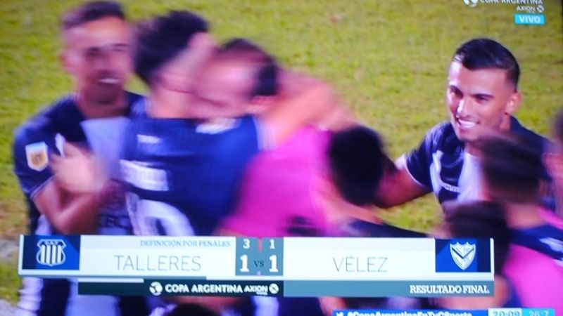 Por penales y por Marcos Díaz, Talleres eliminó a Vélez