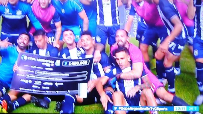 Por penales y por Marcos Díaz, Talleres eliminó a Vélez