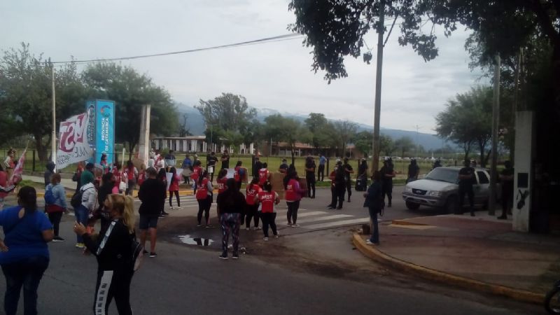 Piquete para pedir asistencia social