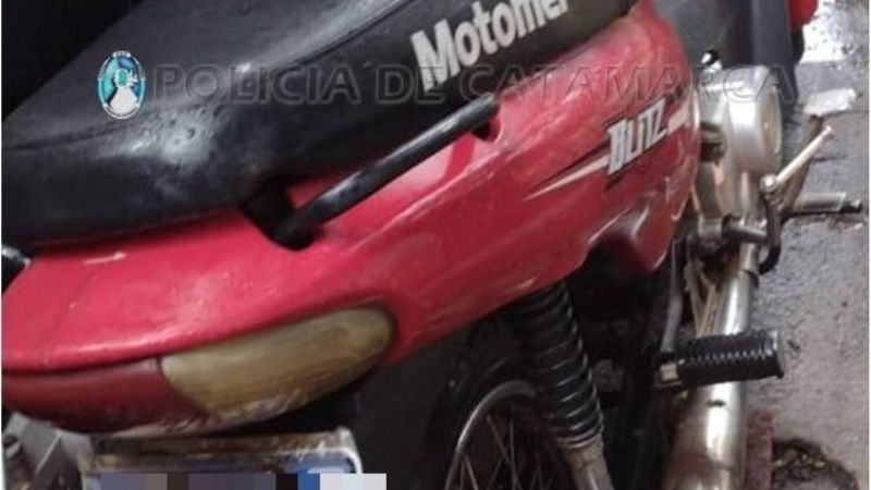 Mujer tenía prohibido acercarse, lo amenazó y le robó la moto