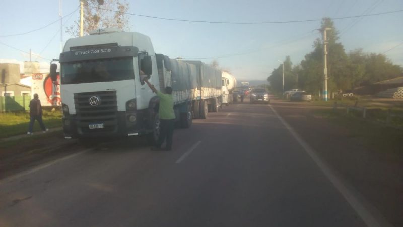 Piquete de tabacaleros en la ruta 64, en Los Altos