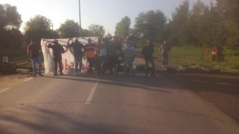 Piquete de tabacaleros en la ruta 64, en Los Altos