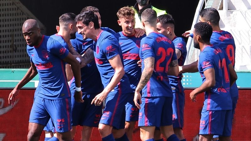 Atlético Madrid ganó y conserva la cima en España