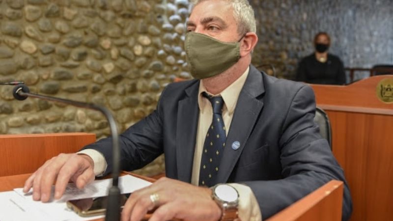 Senador comunicó que tiene Covid-19