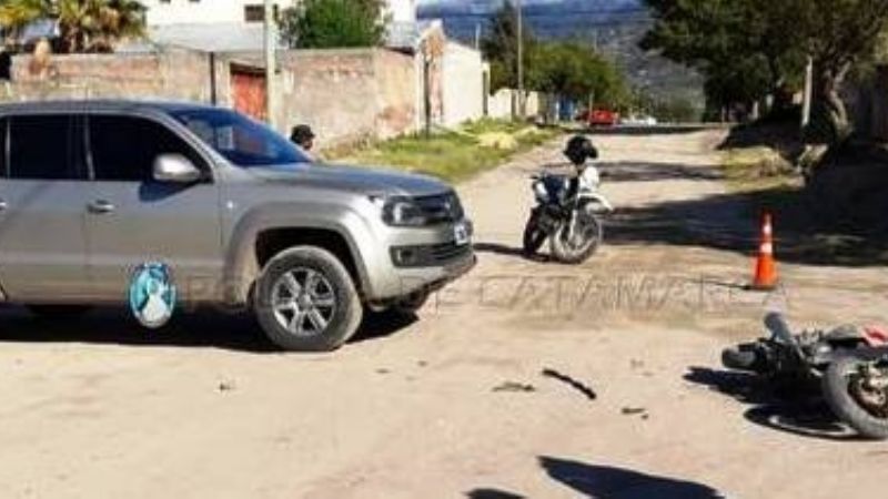 Motociclista chocó con una camioneta