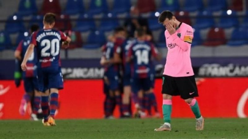 Barcelona empató con Levante y se aleja del título