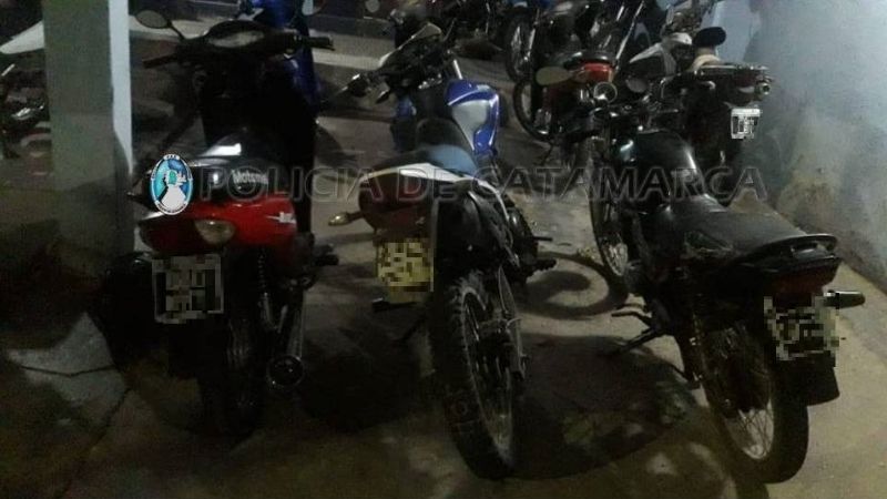 Retienen vehículos y notifican a personas en controles en Capital y Valle Viejo