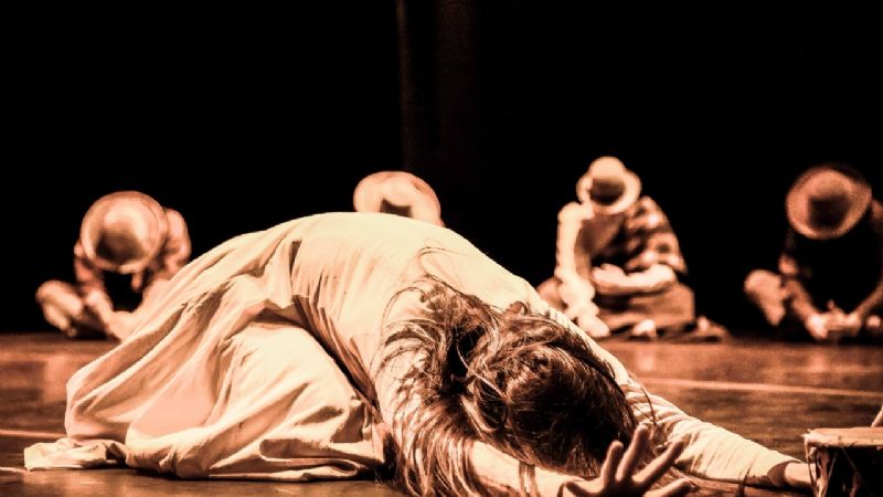 Becas de capacitación para bailarines y bailarinas folklóricas