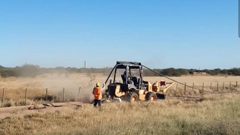 Empresa de Internet rompió línea de energía subterránea y dejó a miles de usuarios sin luz