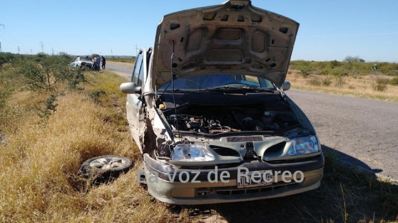Dos autos chocaron de frente en Recreo