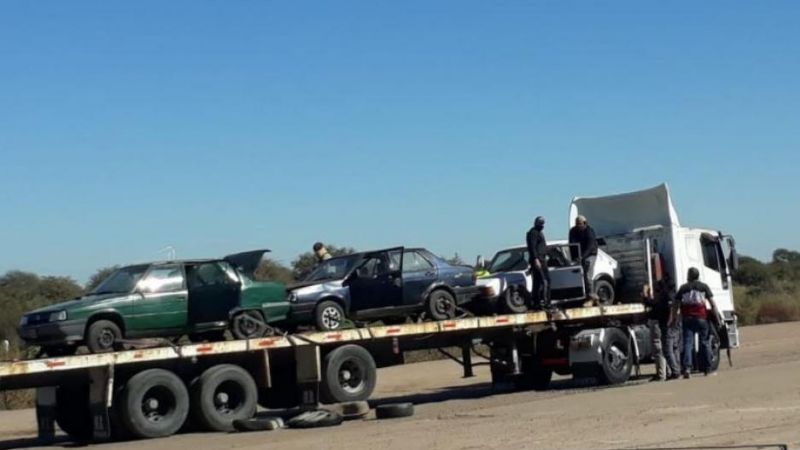 Viajaba a entregar autos y en el baúl de uno de ellos escondía 306 flores de marihuana