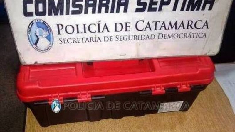 Demoran a dos adolescentes con una caja de herramientas robada