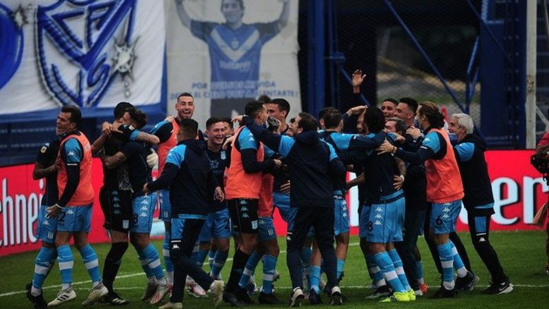 Racing eliminó a Vélez por penales y se metió en semifinales