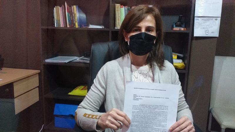 Reclama la presidencia del bloque y en el partido la desconocen